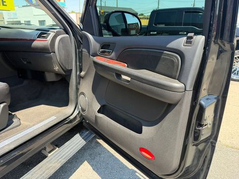Used 2009 Cadillac Escalade AWD image 7
