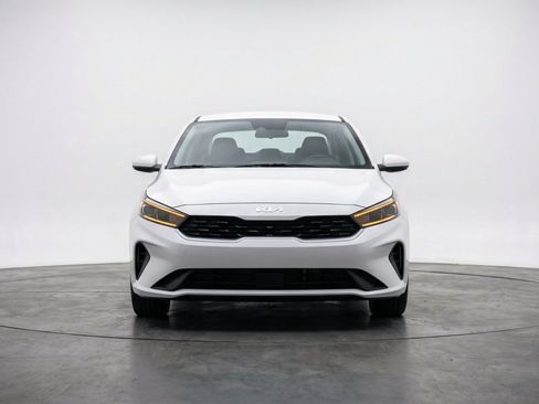 Used 2025 Kia K4 FWD image 2