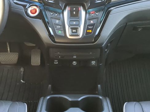 Used 2023 Honda Odyssey Elite image 17