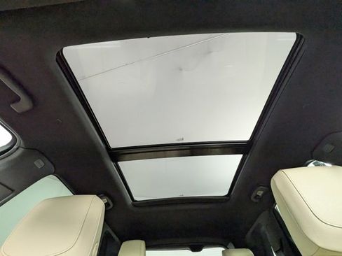 Used 2018 Cadillac XT5 Luxury w/ Driver Awareness Package image 7