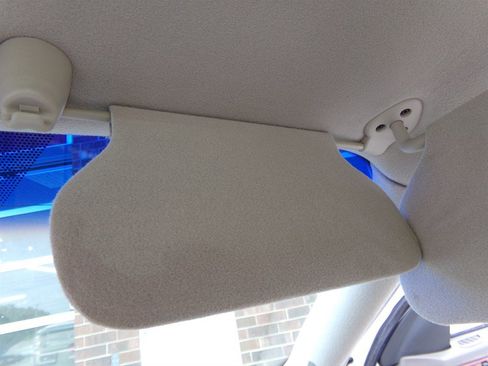 Used 2003 Cadillac De Ville Sedan w/ Comfort & Convenience Package image 48