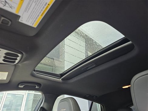 Used 2025 Buick Envista Avenir image 23