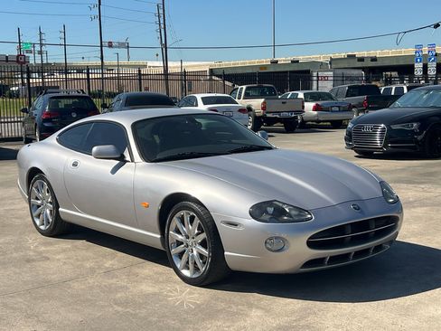 Used 2006 Jaguar XK8 Coupe image 9