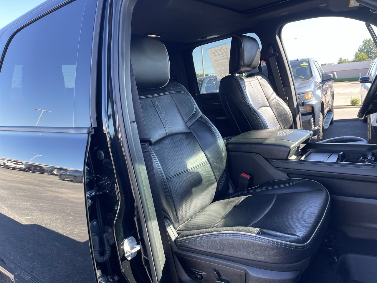 Used 2022 RAM 3500 Limited AWD/4WD image 29