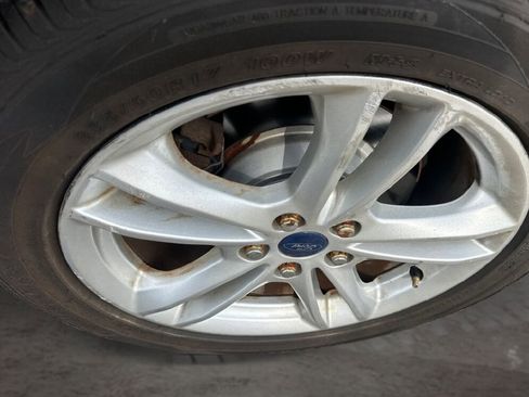 Used 2018 Ford Fusion SE w/ Fusion SE Technology Package FWD image 13