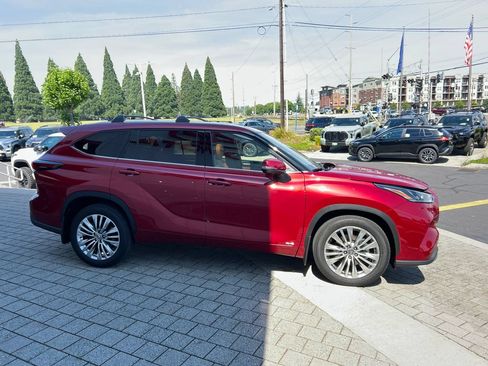 New 2026 Toyota Highlander Platinum AWD/4WD image 6
