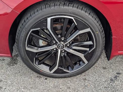 Used 2024 Nissan Altima 2.5 SR FWD image 11