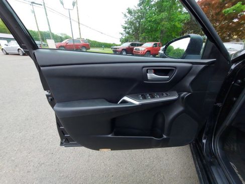 Used 2017 Toyota Camry SE FWD image 8