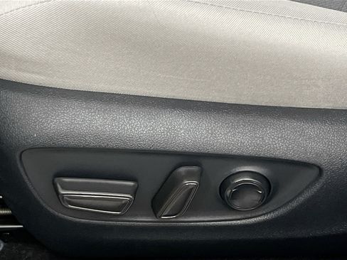 Used 2025 Toyota RAV4 XLE w/ Convenience Package FWD image 15