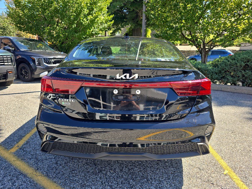 Used 2023 Kia Forte LXS FWD image 4