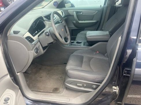 Used 2016 Chevrolet Traverse LS FWD image 2
