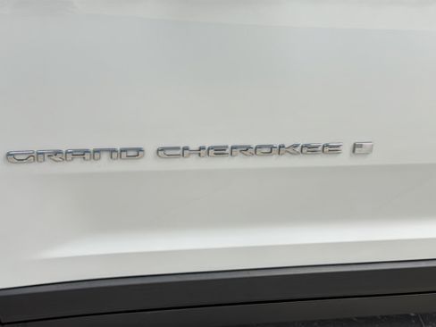 Used 2022 Jeep Grand Cherokee Limited AWD/4WD image 43