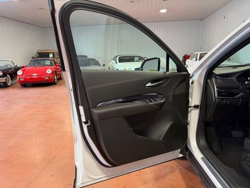 Used 2023 Cadillac XT4 Luxury w/ Cold Weather Package AWD/4WD image 17