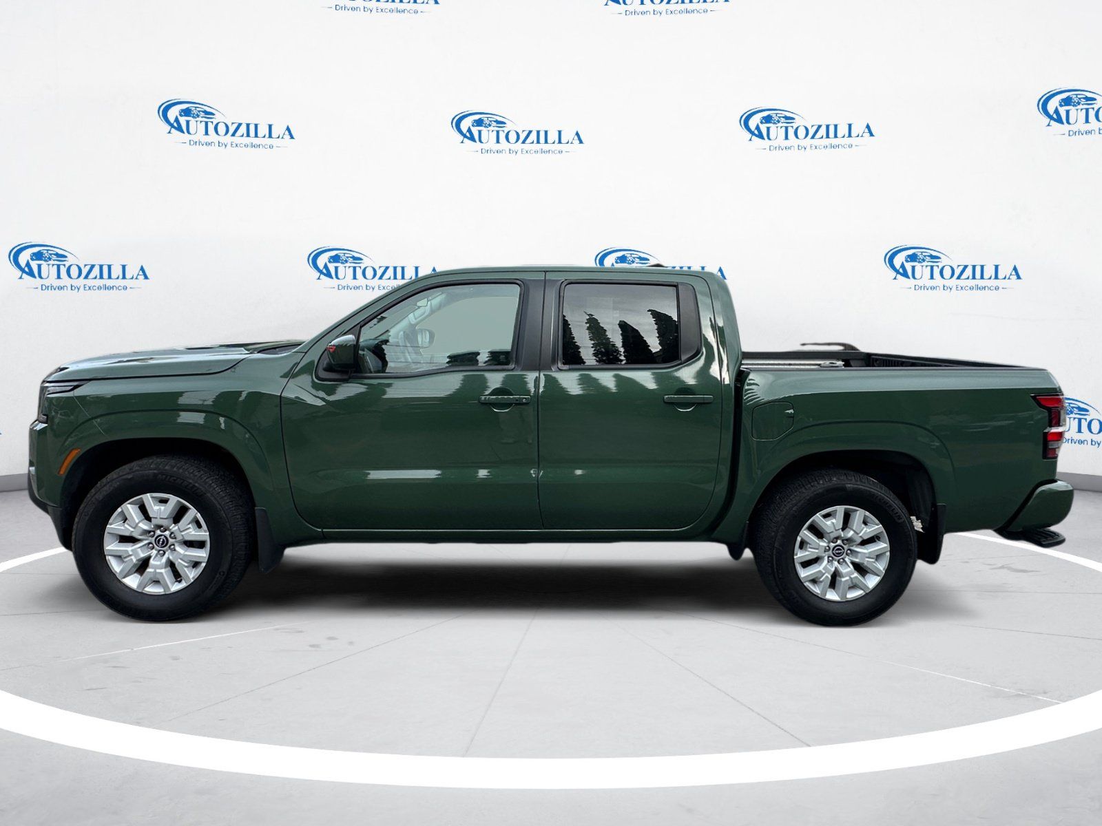 Used 2022 Nissan Frontier SV RWD image 2