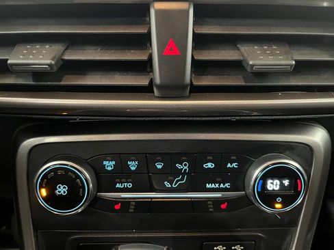 Used 2020 Ford EcoSport SE w/ SE Convenience Package image 16