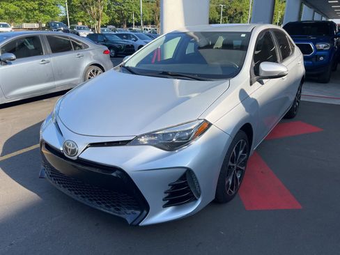 Used 2017 Toyota Corolla SE FWD image 4