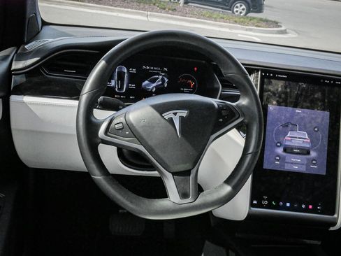 Used 2021 Tesla Model X Long Range image 6