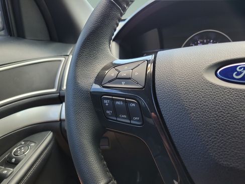 Used 2017 Ford Explorer XLT w/ Equipment Group 201A FWD image 21