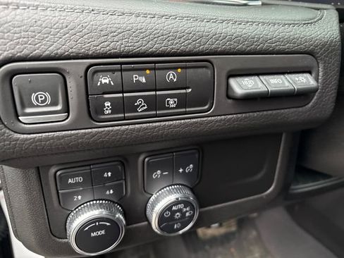 Used 2023 GMC Yukon Denali image 16