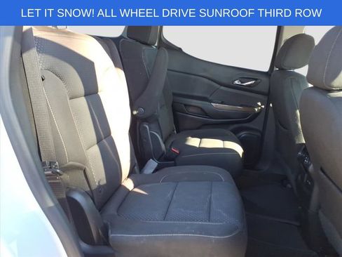 Used 2021 GMC Acadia SLE w/ Driver Convenience Package image 9