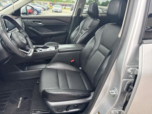 Used 2021 Nissan Rogue SV w/ Premium Package FWD image 13