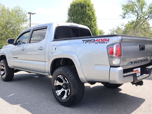 Used 2022 Toyota Tacoma TRD Sport AWD/4WD image 10