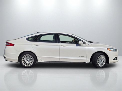 Used 2016 Ford Fusion SE w/ Equipment Group 502A image 3