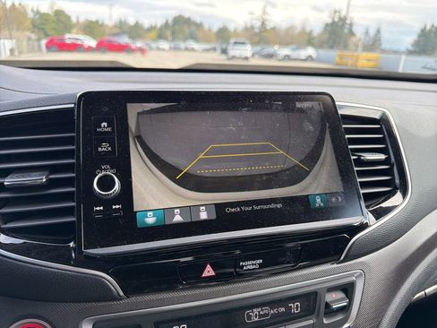 Used 2024 Honda Ridgeline Sport image 11