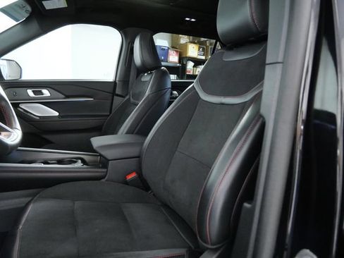 Certified 2025 Ford Explorer ST AWD/4WD image 18