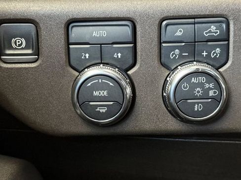 Used 2025 GMC Sierra 1500 SLT AWD/4WD image 43