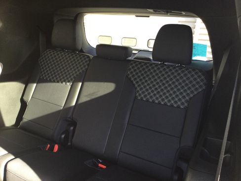 Used 2024 GMC Acadia Denali w/ Super Cruise Package image 7