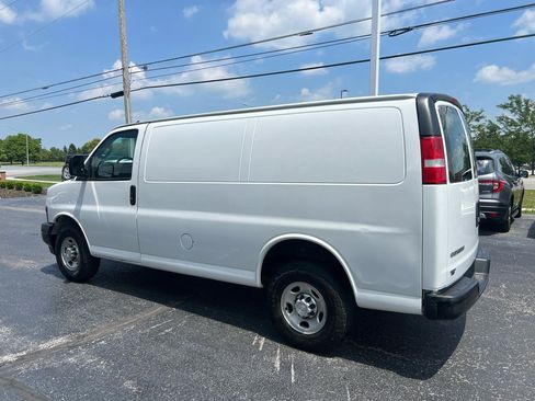 Used 2019 Chevrolet Express 2500 RWD image 3