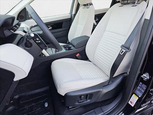 Used 2025 Land Rover Discovery Sport S image 15