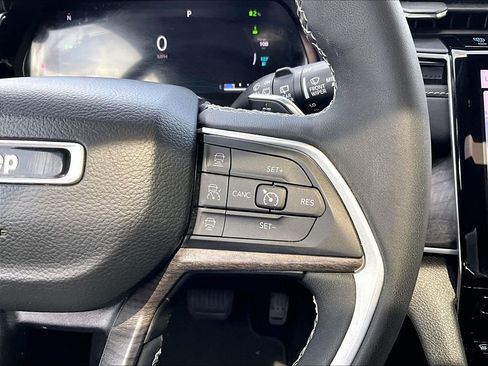 Used 2022 Jeep Grand Cherokee Limited 4xe w/ Luxury Tech Group II AWD/4WD image 24