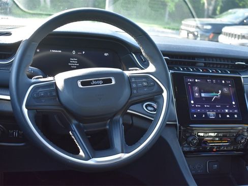 Used 2024 Jeep Grand Cherokee Altitude image 22