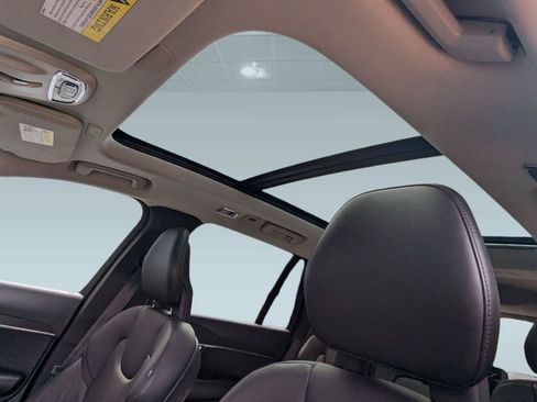 Used 2020 Volvo XC90 T5 Momentum w/ Protection Package Premier image 14