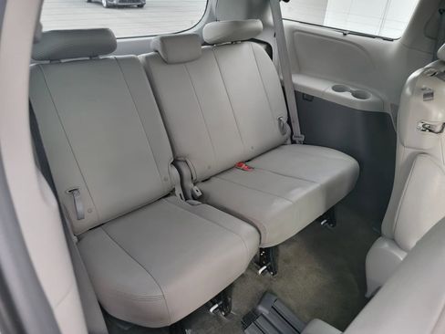 Used 2016 Toyota Sienna XLE image 14
