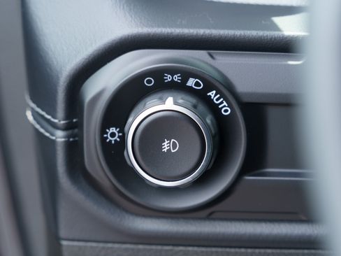 Used 2025 Jeep Wrangler Unlimited Sahara AWD/4WD image 17