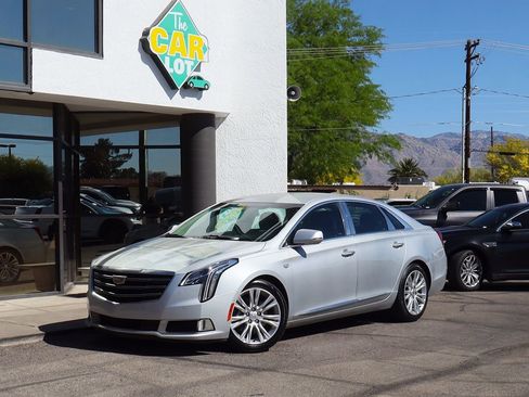 Used 2018 Cadillac XTS Luxury image 2