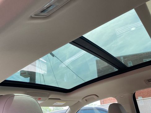 Certified 2023 Volkswagen Atlas SE w/ Panoramic Sunroof Package AWD/4WD image 18