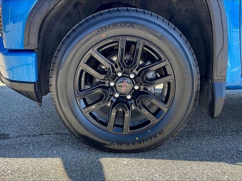 Used 2022 GMC Sierra 1500 Elevation w/ X31 Off-Road Package AWD/4WD image 7