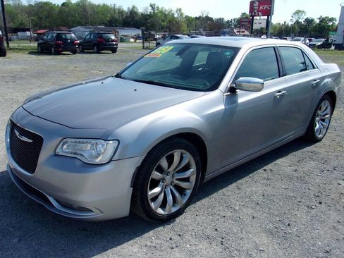 Used 2017 Chrysler 300 C w/ Harman/Kardon Audio Group image 3
