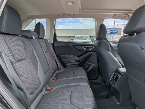 Used 2024 Subaru Forester Premium image 31