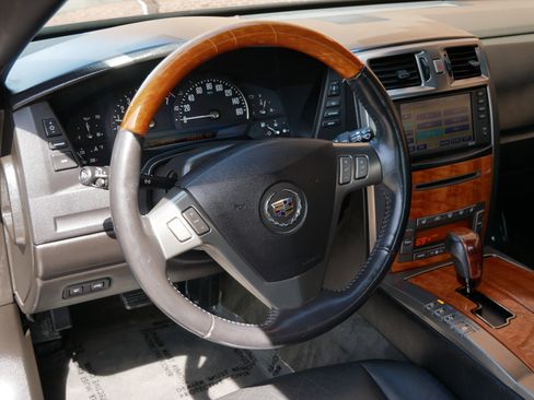 Used 2007 Cadillac XLR RWD image 13