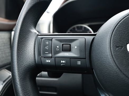 Used 2023 Nissan Rogue SV AWD/4WD image 13