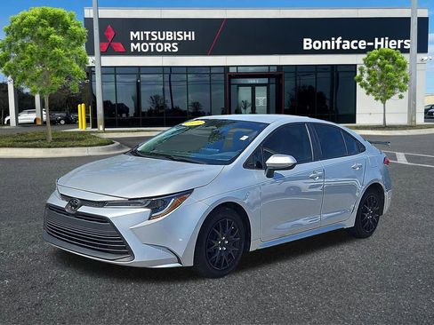 Used 2023 Toyota Corolla LE FWD image 2