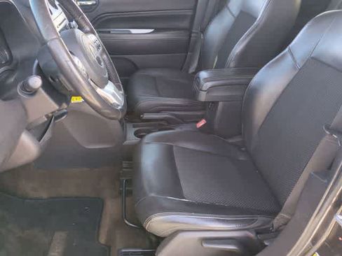 Used 2017 Jeep Compass Latitude image 17