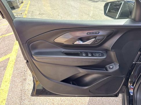 Used 2023 GMC Terrain SLT image 20