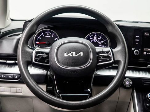 Used 2024 Kia Carnival LX FWD image 15