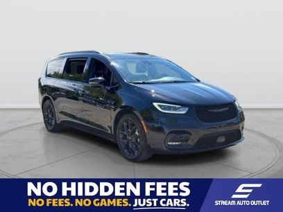 Used 2025 Chrysler Pacifica Limited